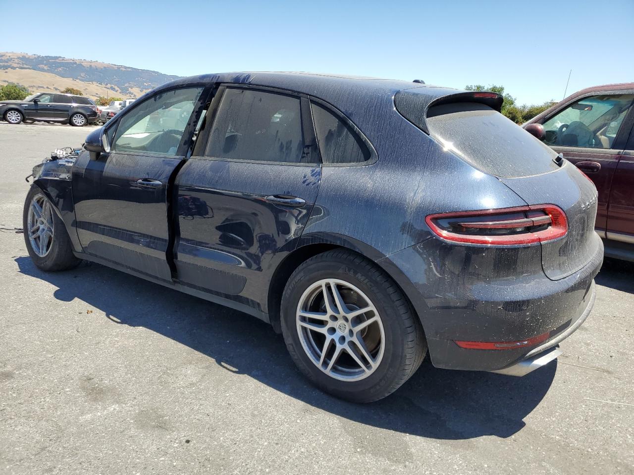 2018 Porsche Macan - Image 2