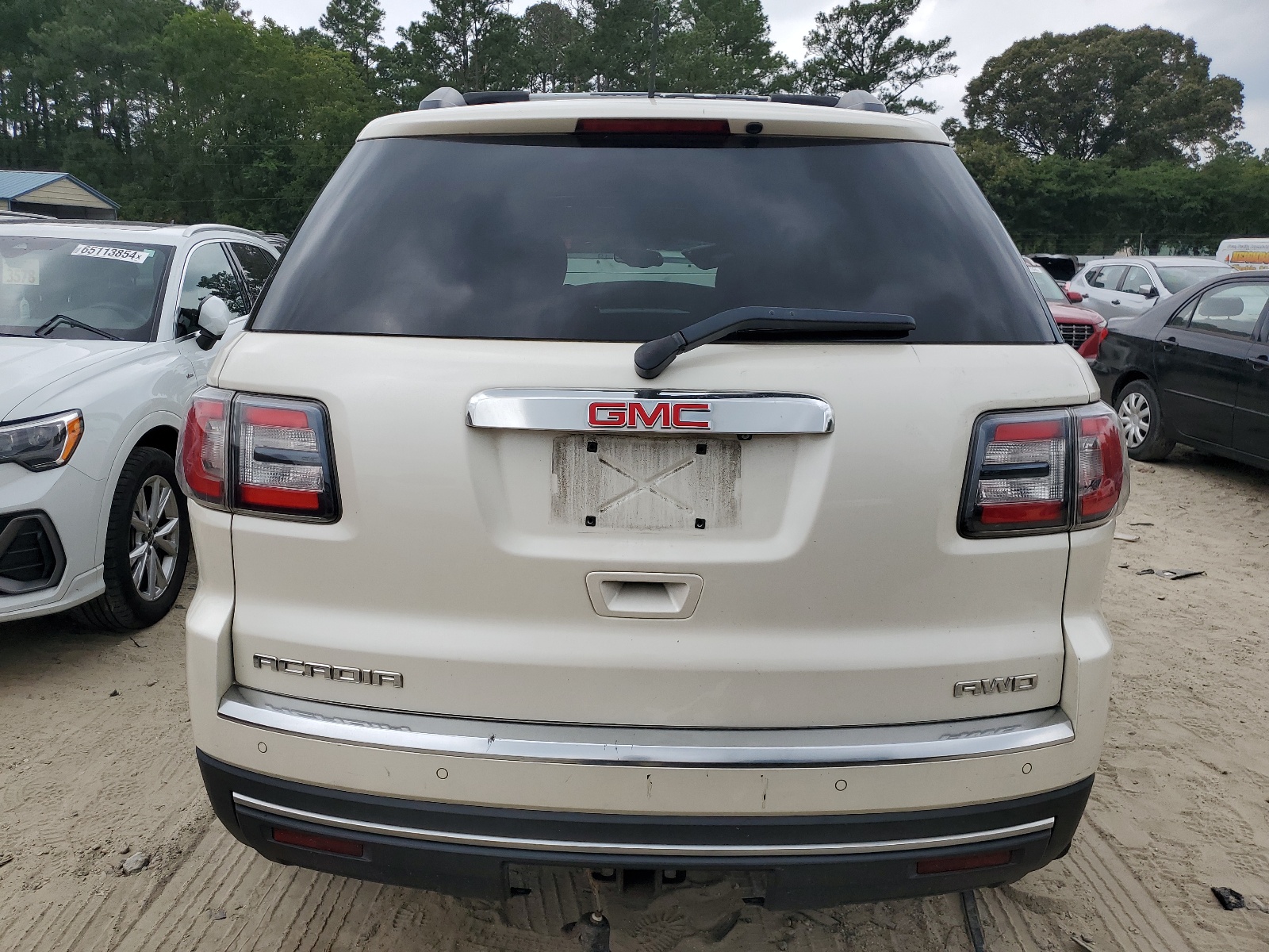 1GKKVPKD6FJ261823 2015 GMC Acadia Sle