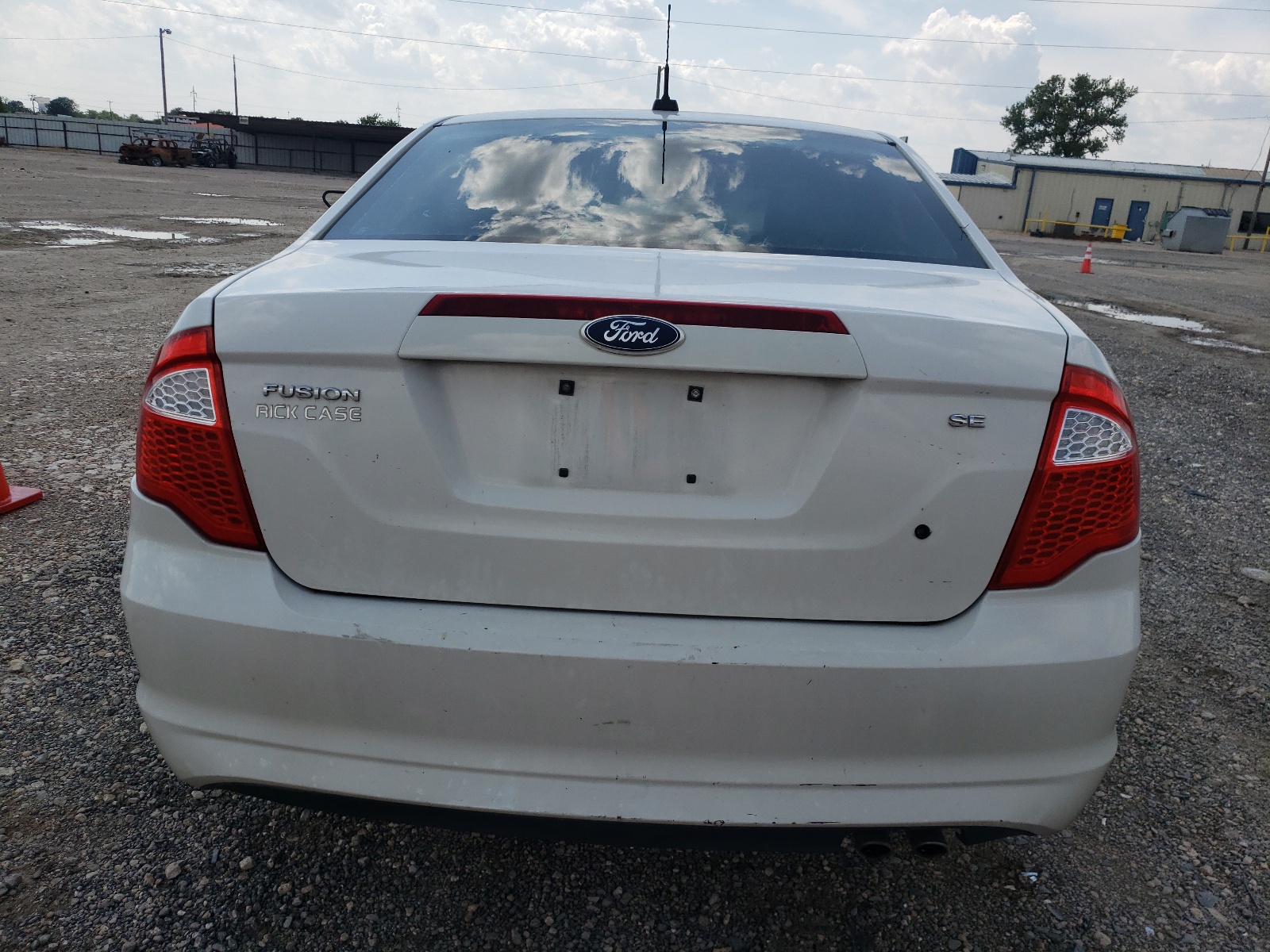 3FAHP0HA1BR212975 2011 Ford Fusion Se
