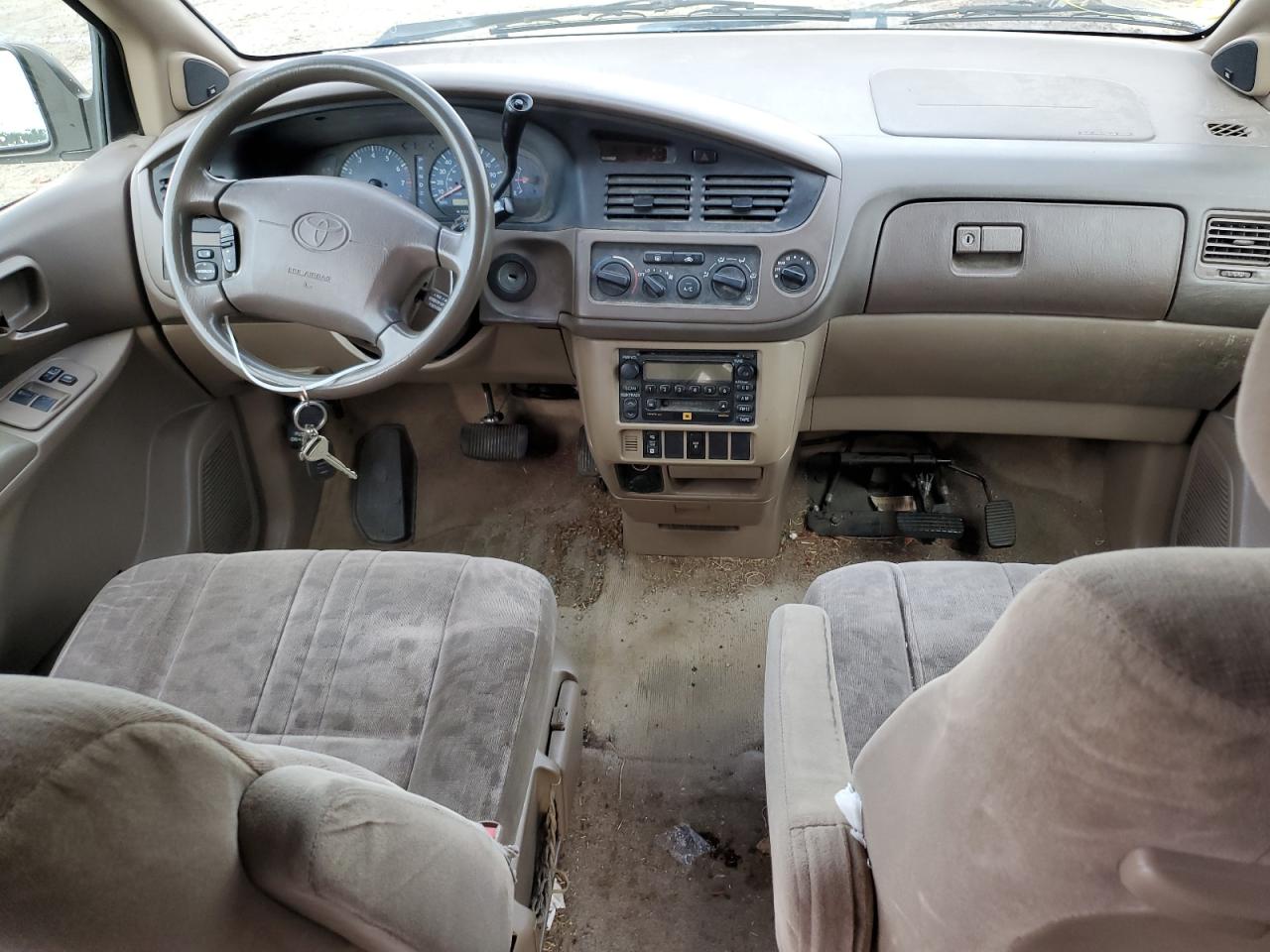 2002 Toyota Sienna Le VIN: 4T3ZF13CX2U450027 Lot: 63750654