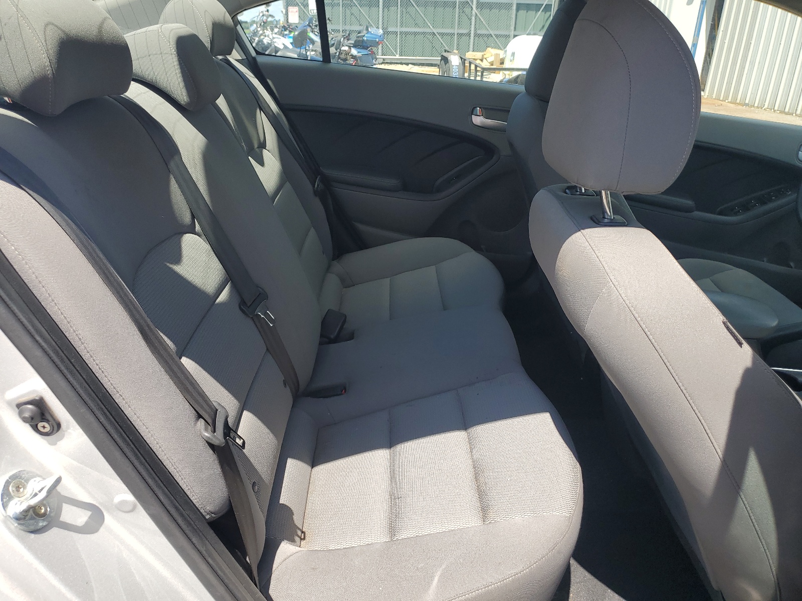 3KPFK4A7XHE086394 2017 Kia Forte Lx