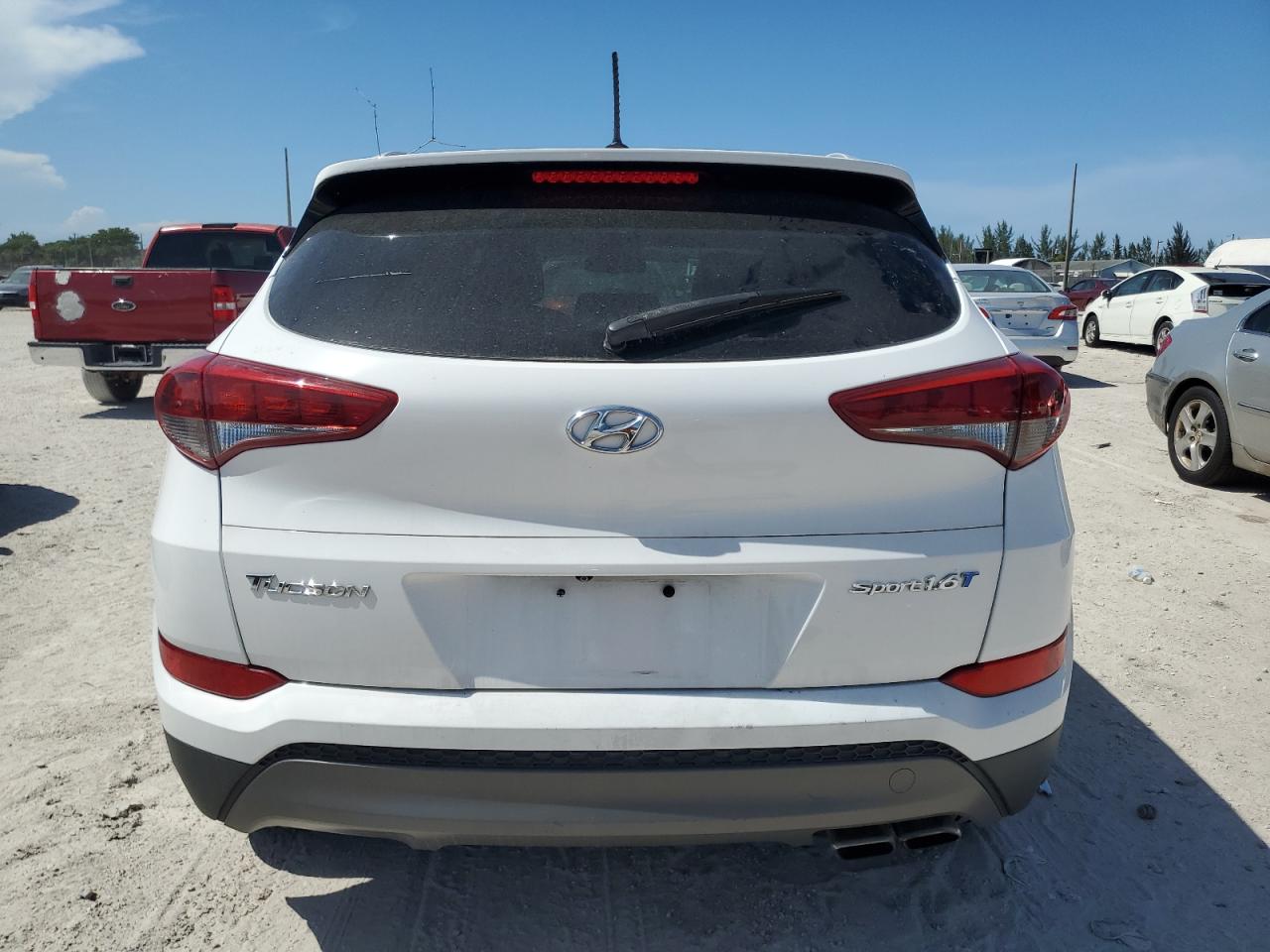 KM8J33A23GU164001 2016 Hyundai Tucson Limited