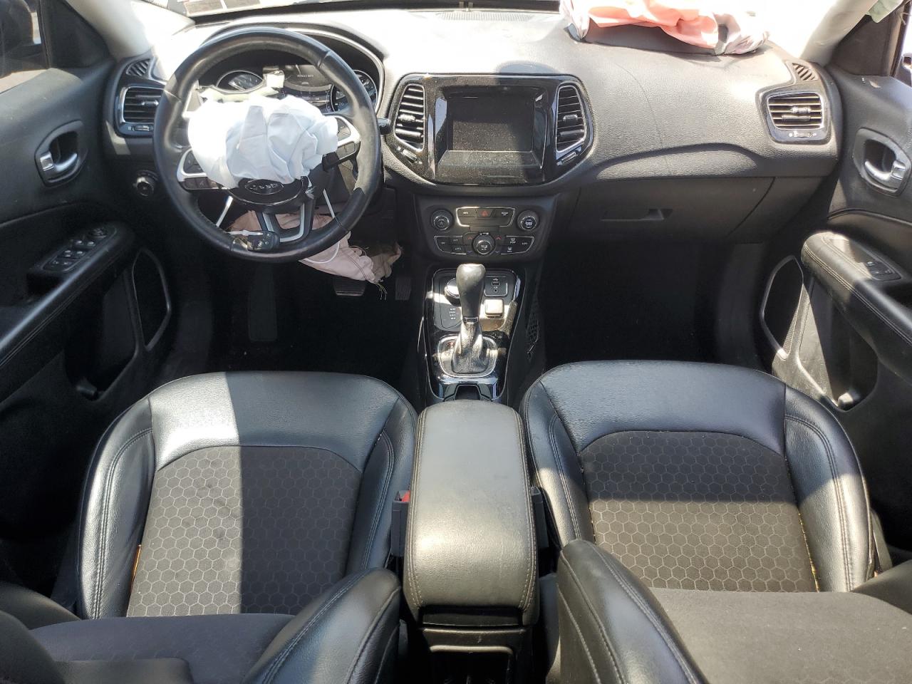 2019 Jeep Compass Latitude VIN: 3C4NJDBB8KT598966 Lot: 63145414