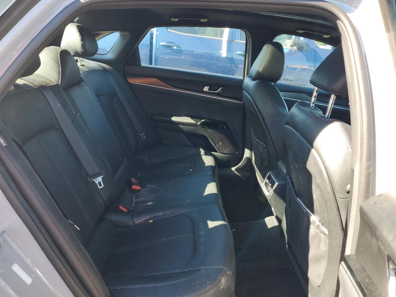 2022 Kia K5 - Image 10