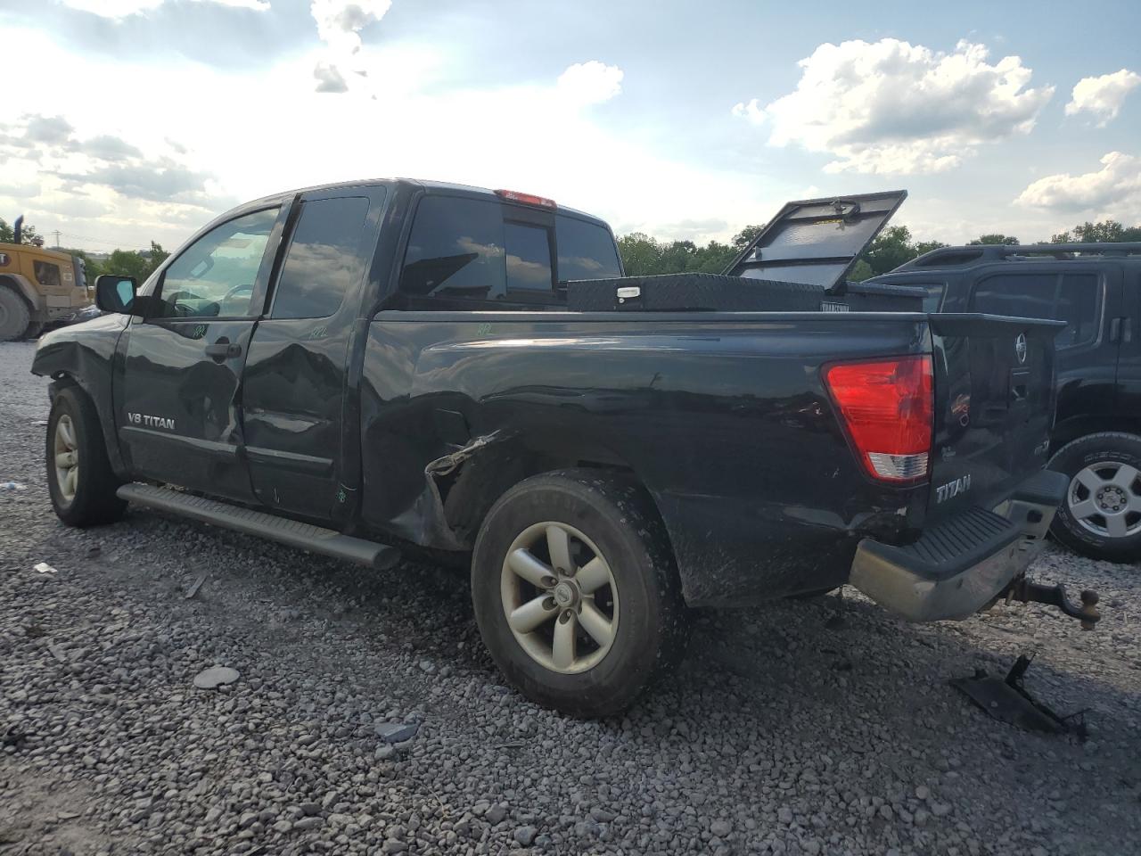 2014 Nissan Titan - Image 2