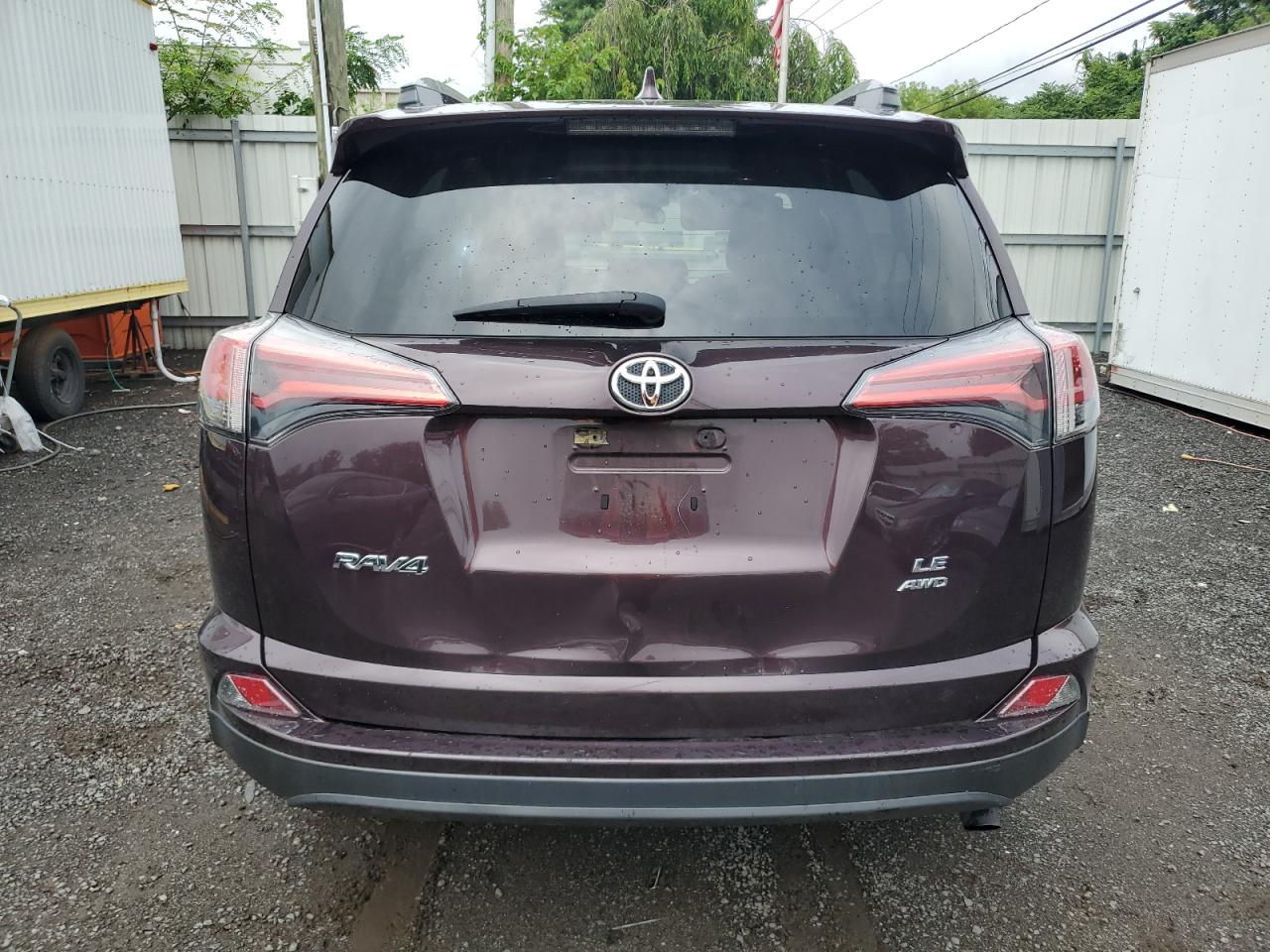 2T3BFREV0JW788582 2018 Toyota Rav4 Le