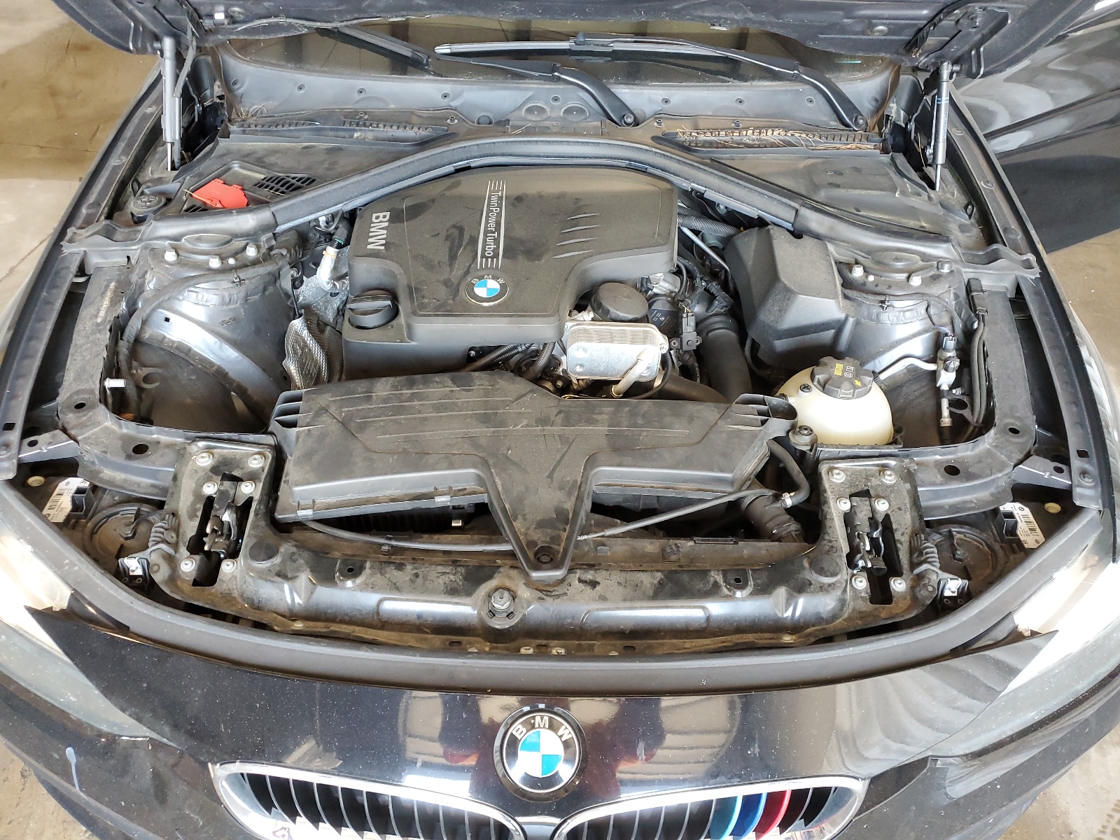 WBA8E5G59GNU20093 2016 BMW 320 Xi