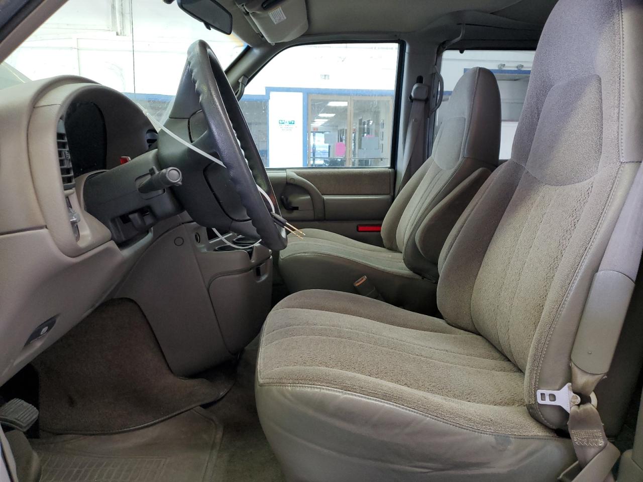 2000 Chevrolet Astro VIN: 1GNEL19W9YB151341 Lot: 65134464