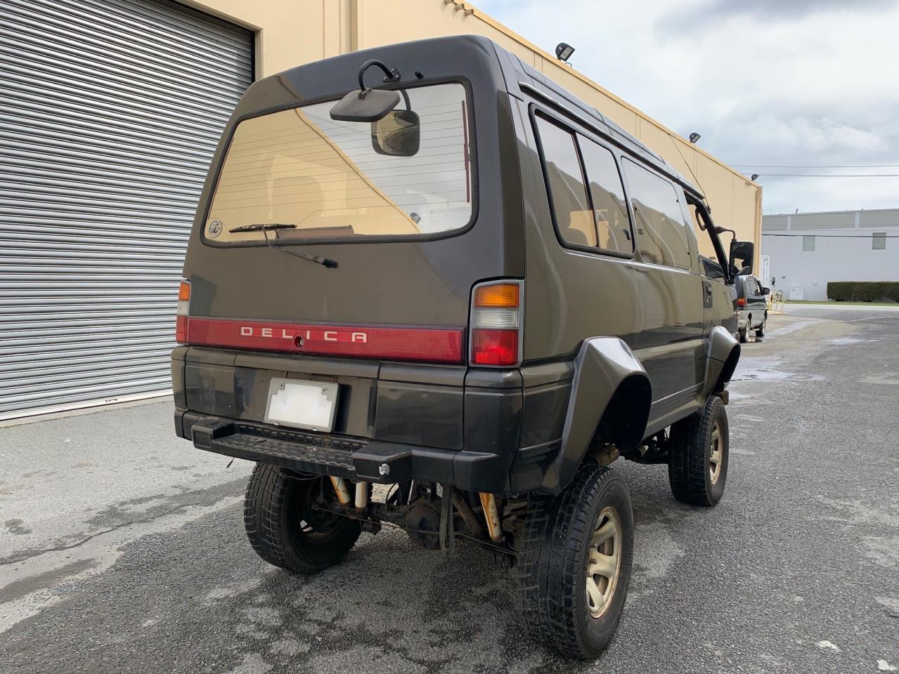 P24W0201279 1992 Mitsubishi Delica