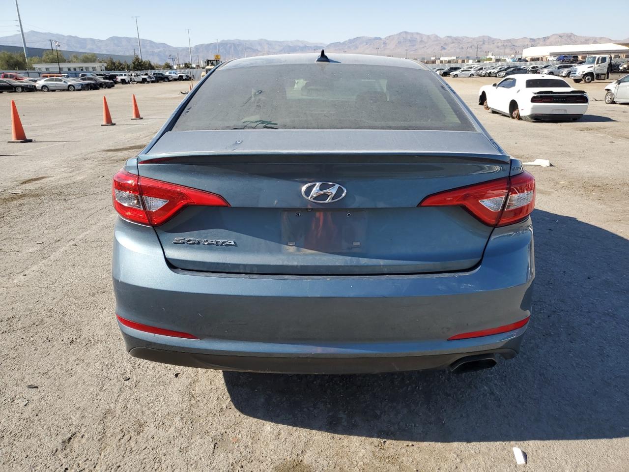 2017 Hyundai Sonata Se VIN: 5NPE24AF1HH581811 Lot: 65816874