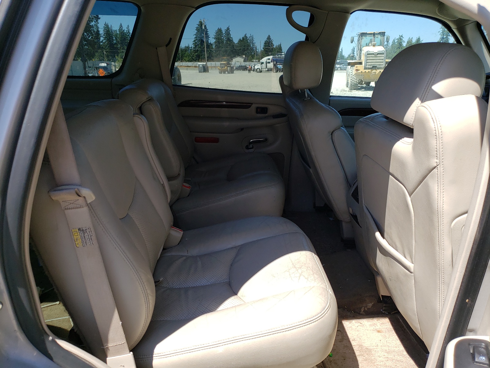 1GYEK63NX4R277261 2004 Cadillac Escalade Luxury