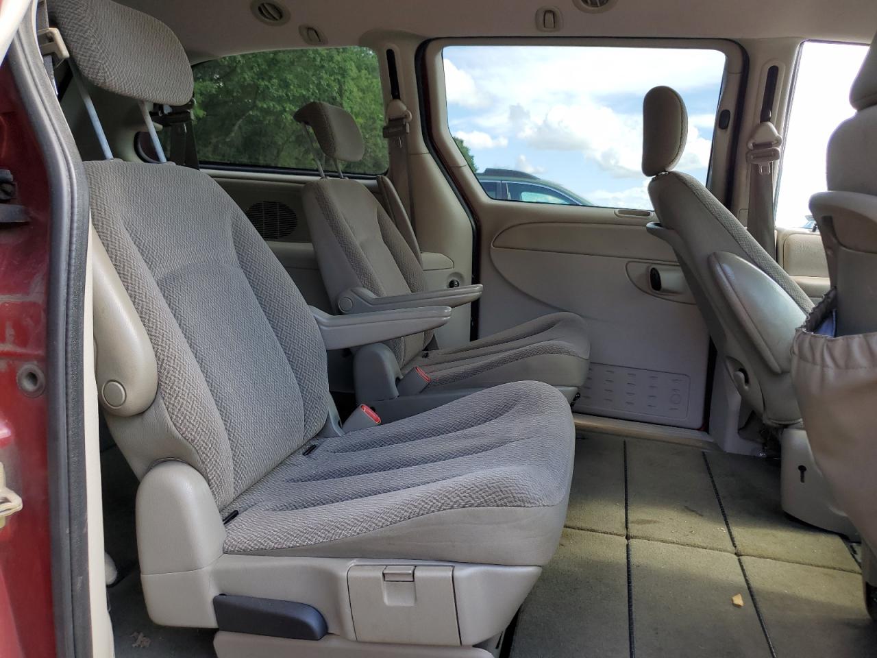 2006 Chrysler Town & Country Lx VIN: 1A4GP44RX6B752905 Lot: 63914054