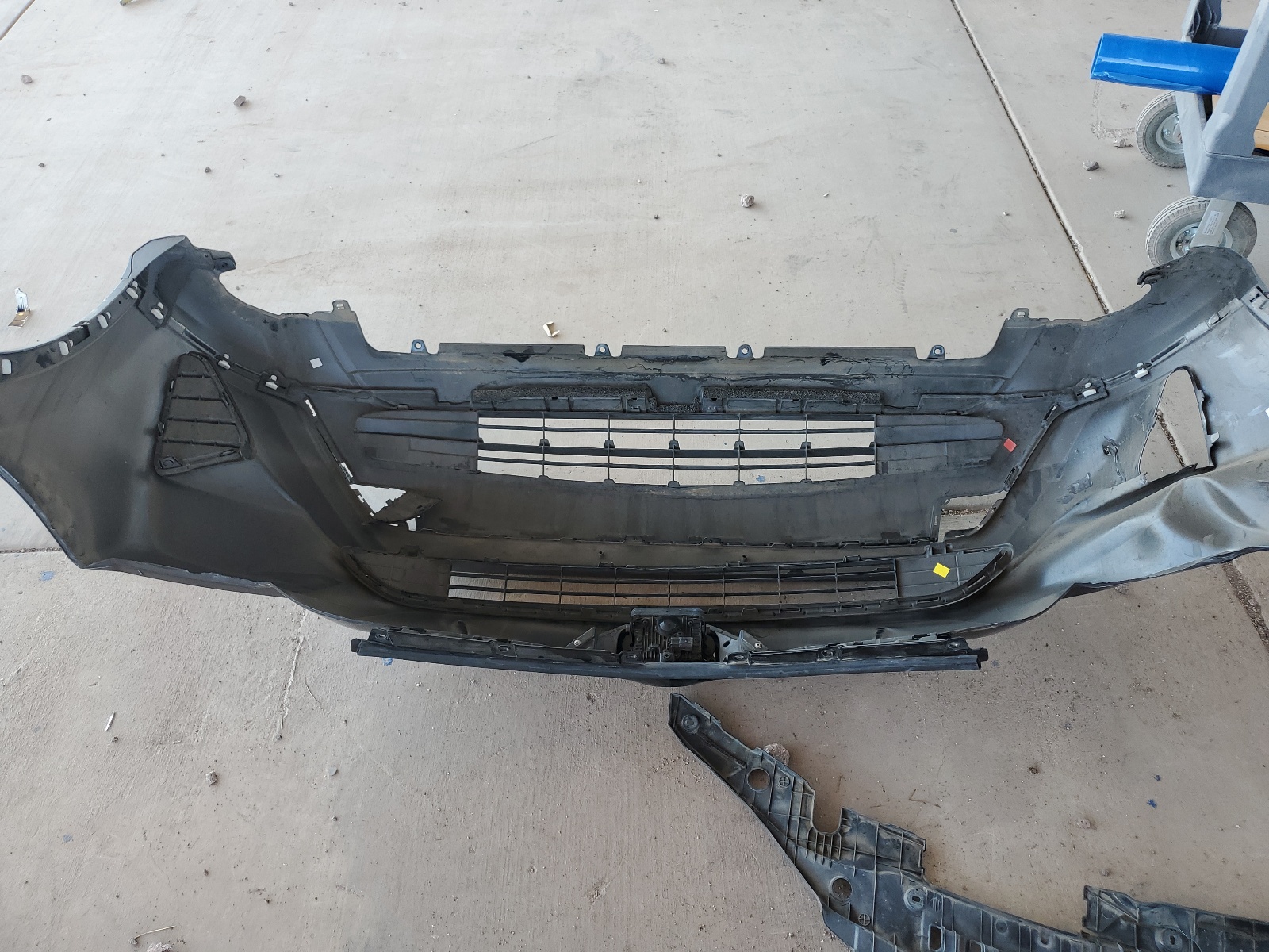 2T3ZFREV8HW388844 2017 Toyota Rav4 Le