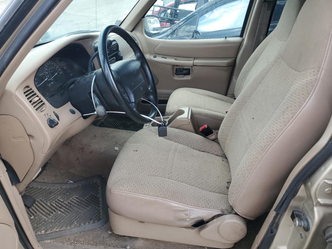 2000 Ford Explorer Xls VIN: 1FMZU72X6YZA19976 Lot: 62934574