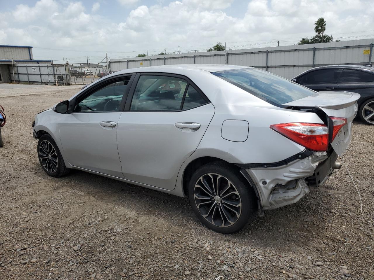 VIN 5YFBURHE1FP327488 2015 TOYOTA COROLLA no.2