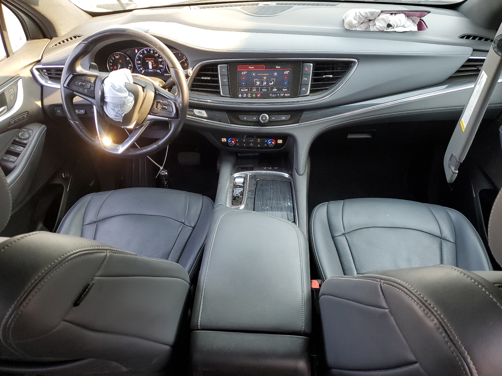 5GAEVBKW5NJ131822 2022 Buick Enclave Premium