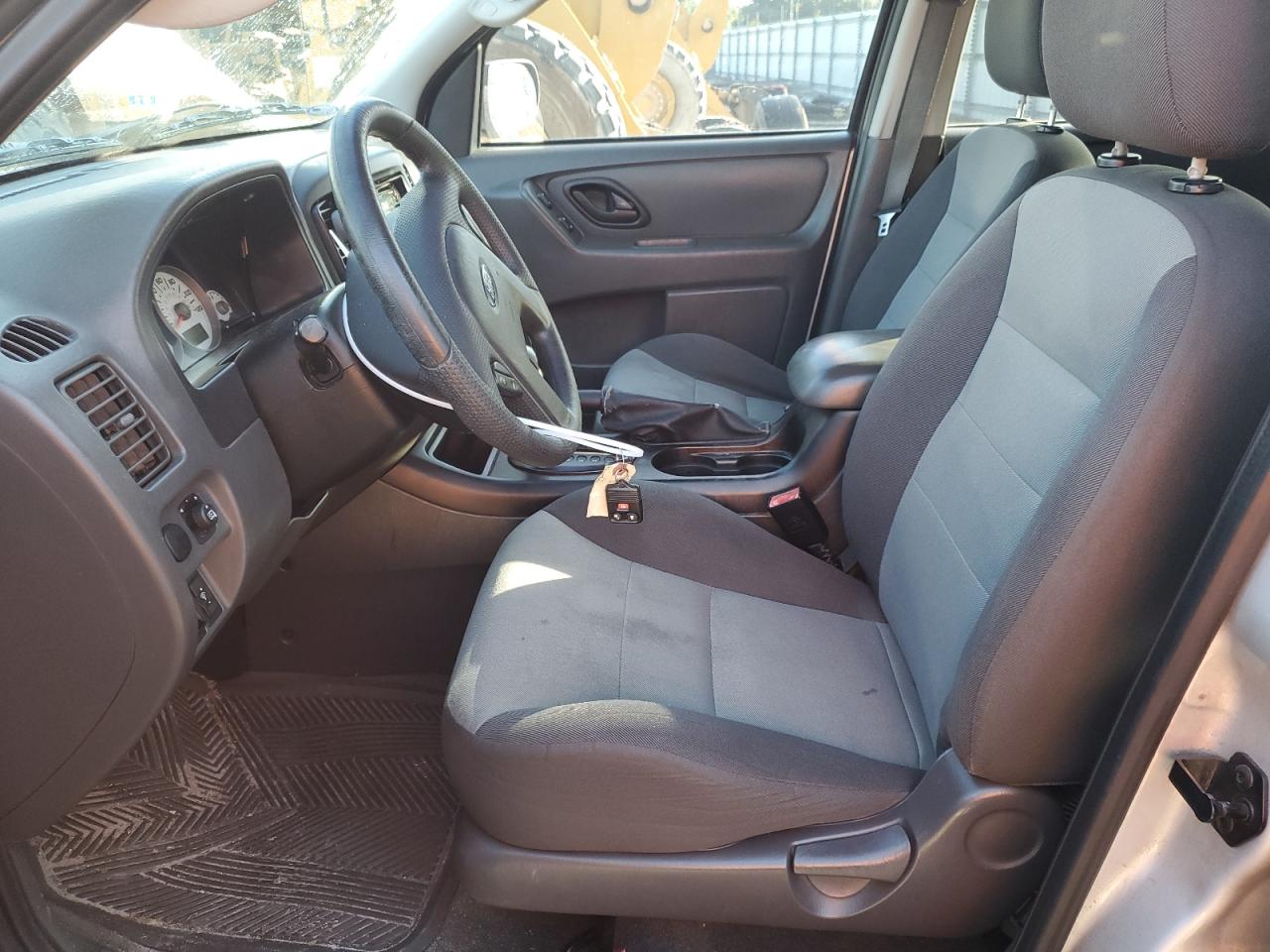 2005 Ford Escape Xls VIN: 1FMYU02Z85KC23025 Lot: 62389174