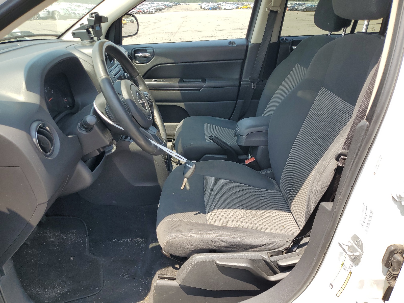 1J4NF1FB2BD218868 2011 Jeep Compass Sport