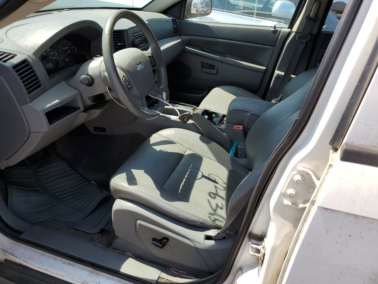 1J4GR48K36C107997 2006 Jeep Grand Cherokee Laredo