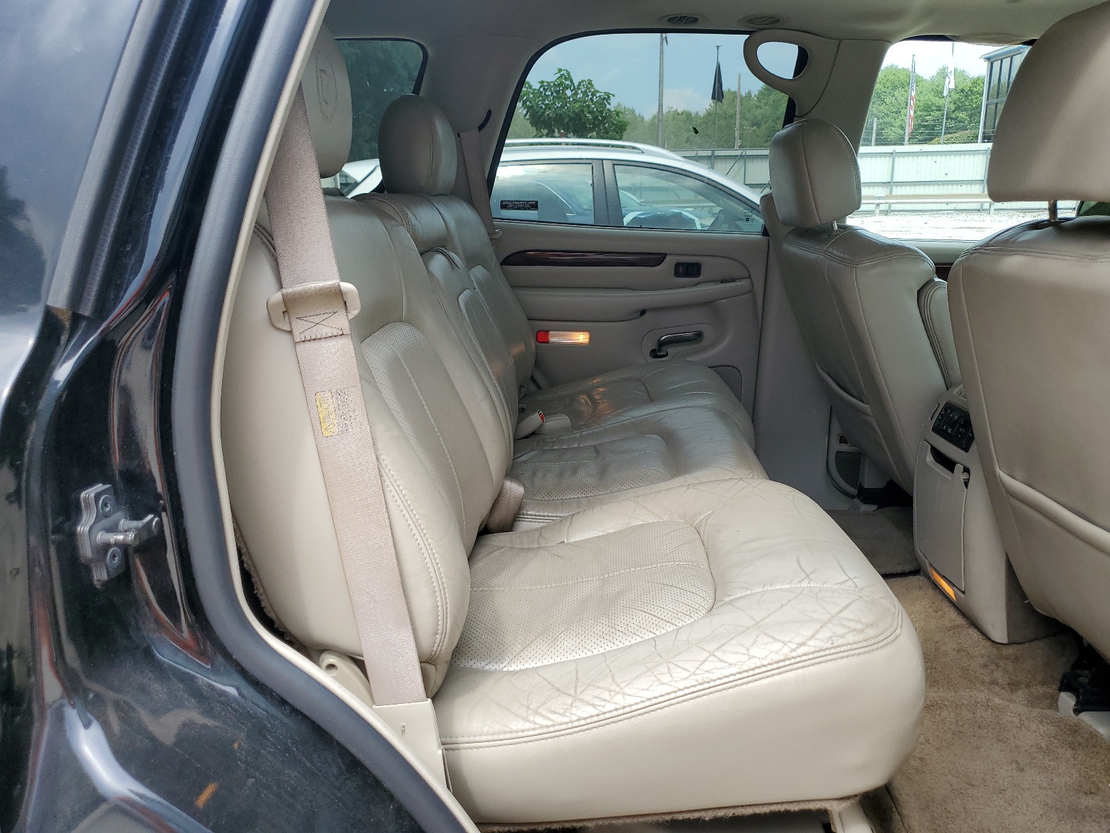 1GYEK63N52R213867 2002 Cadillac Escalade Luxury