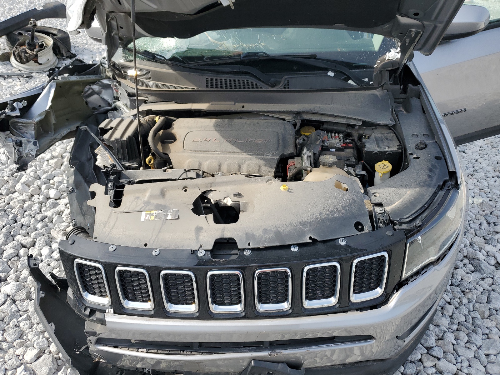 2018 Jeep Compass Latitude vin: 3C4NJDBB1JT418192