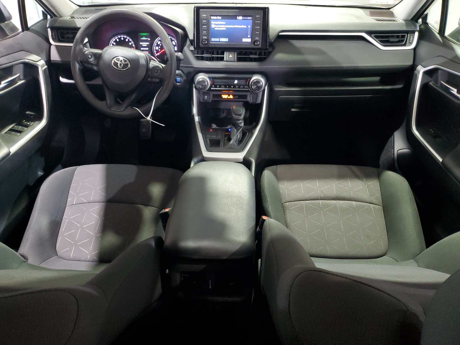 2T3P1RFV1KC048240 2019 Toyota Rav4 Xle