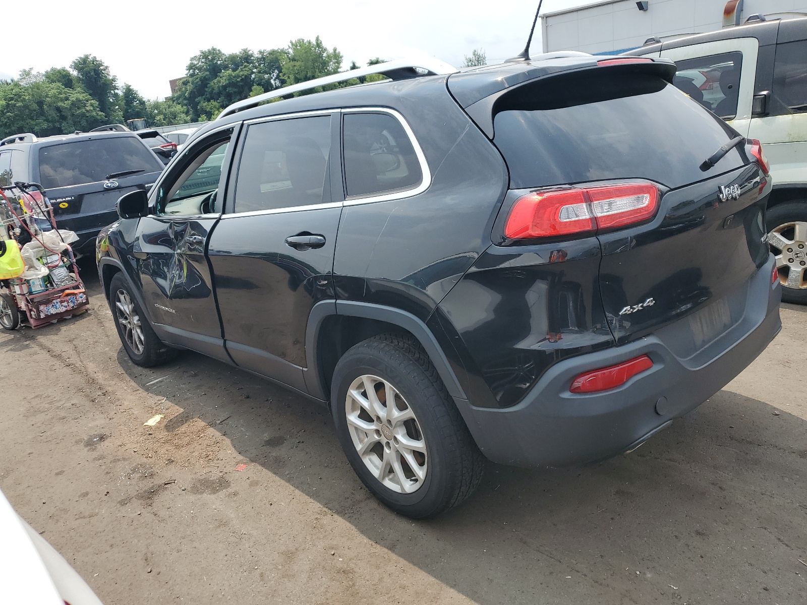 2015 Jeep Cherokee Latitude vin: 1C4PJMCB4FW686100