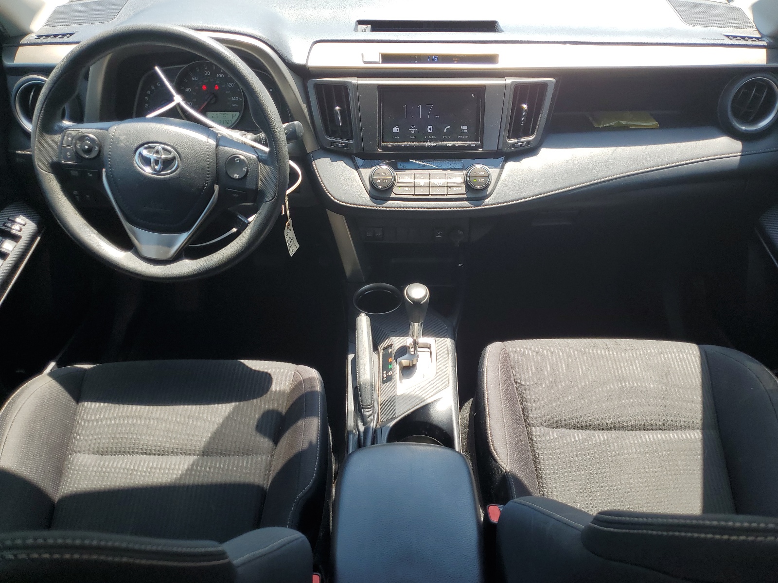 JTMRFREV9FD138166 2015 Toyota Rav4 Xle