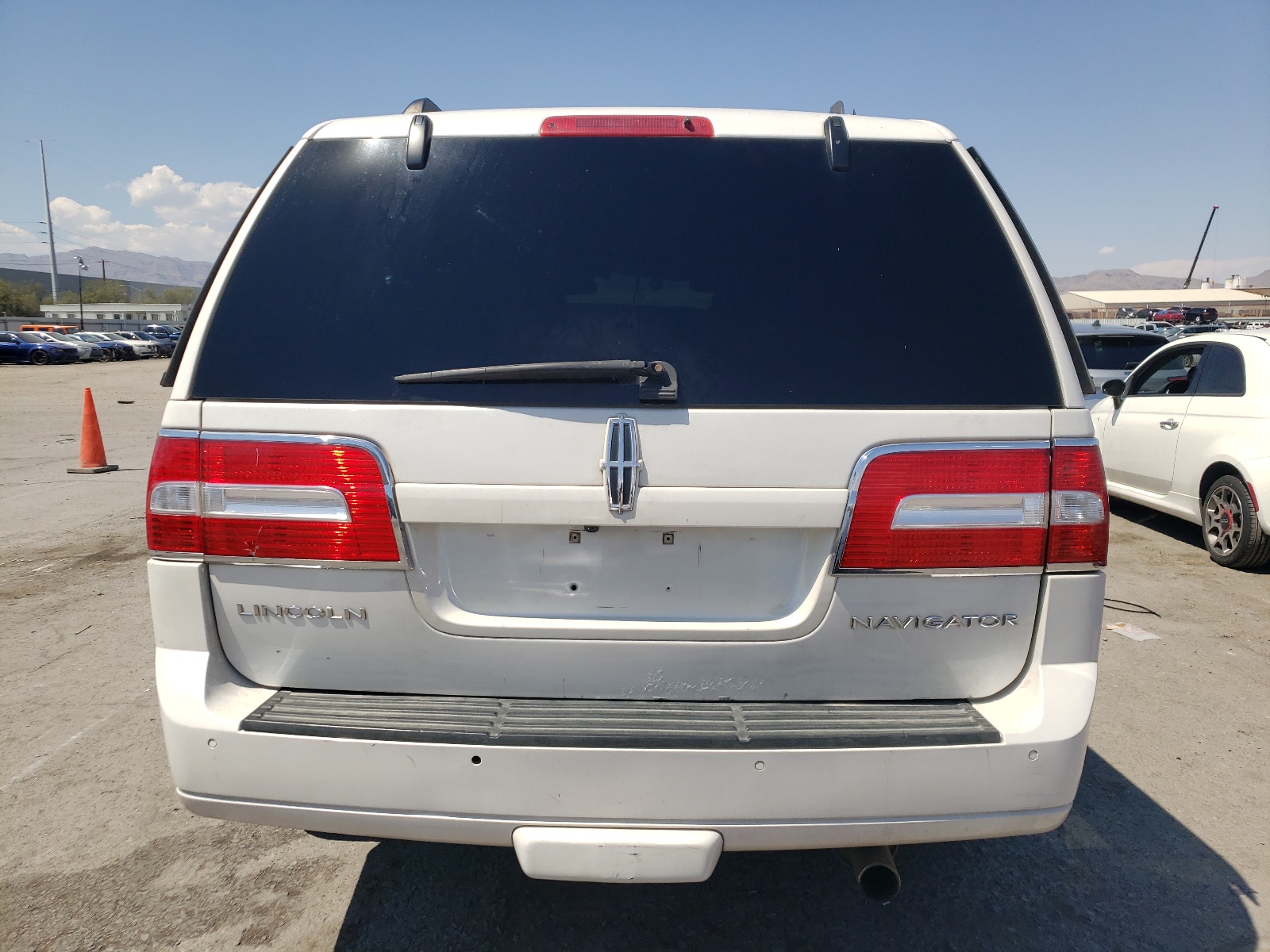 5LMJJ2J50EEL04469 2014 Lincoln Navigator
