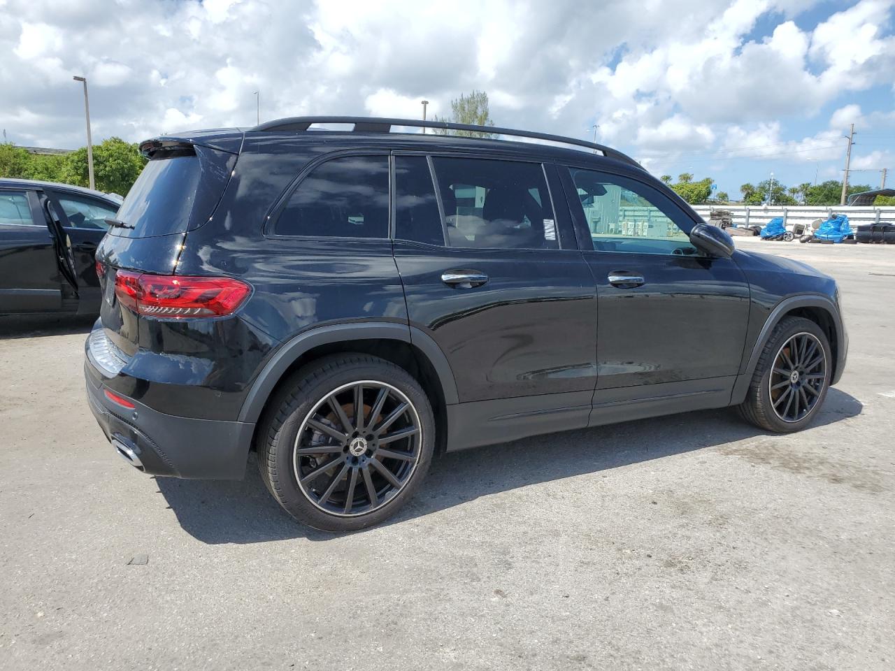 2023 Mercedes-Benz GLB - Image 3