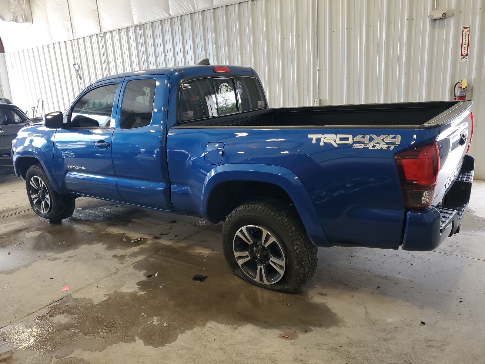 2018 Toyota Tacoma Access Cab vin: 5TFSZ5AN6JX143999