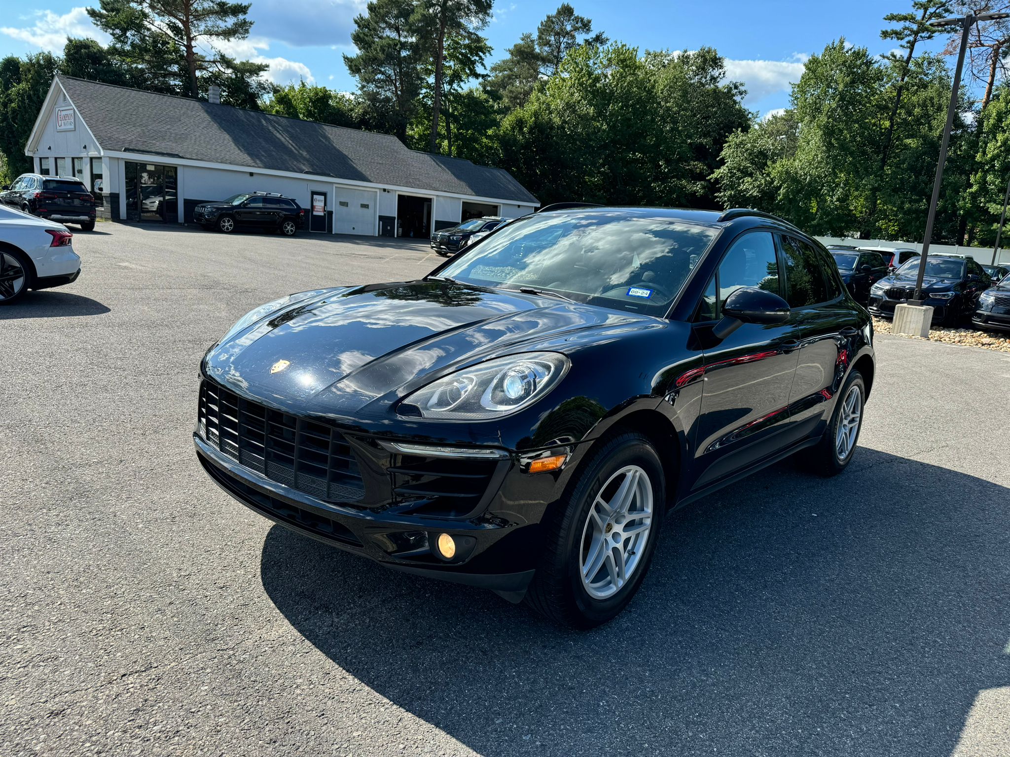 2018 Porsche Macan vin: WP1AA2A55JLB14971