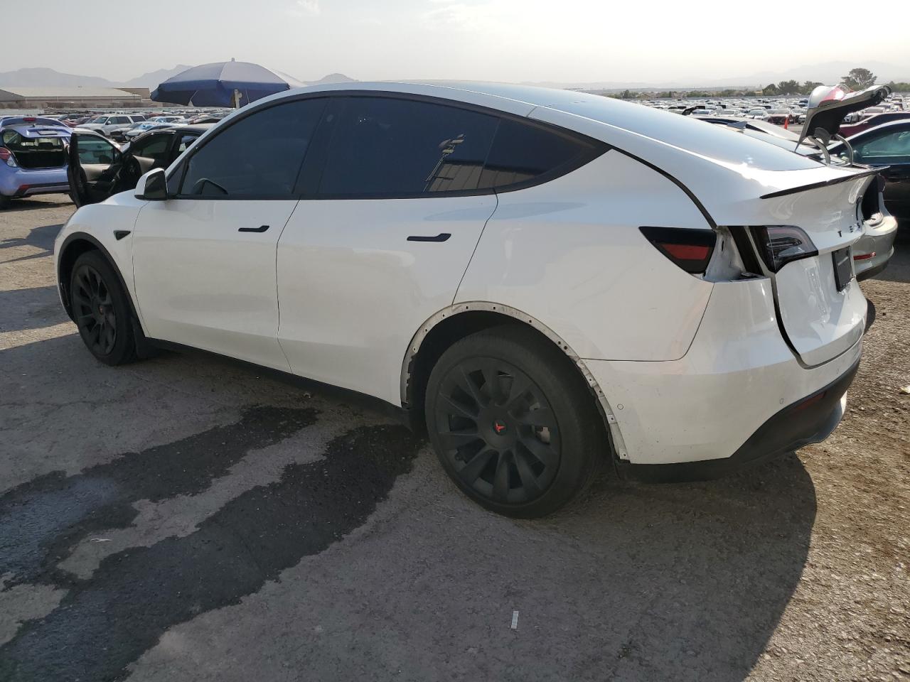 7SAYGDEE9NF312436 2022 TESLA MODEL Y - Image 2