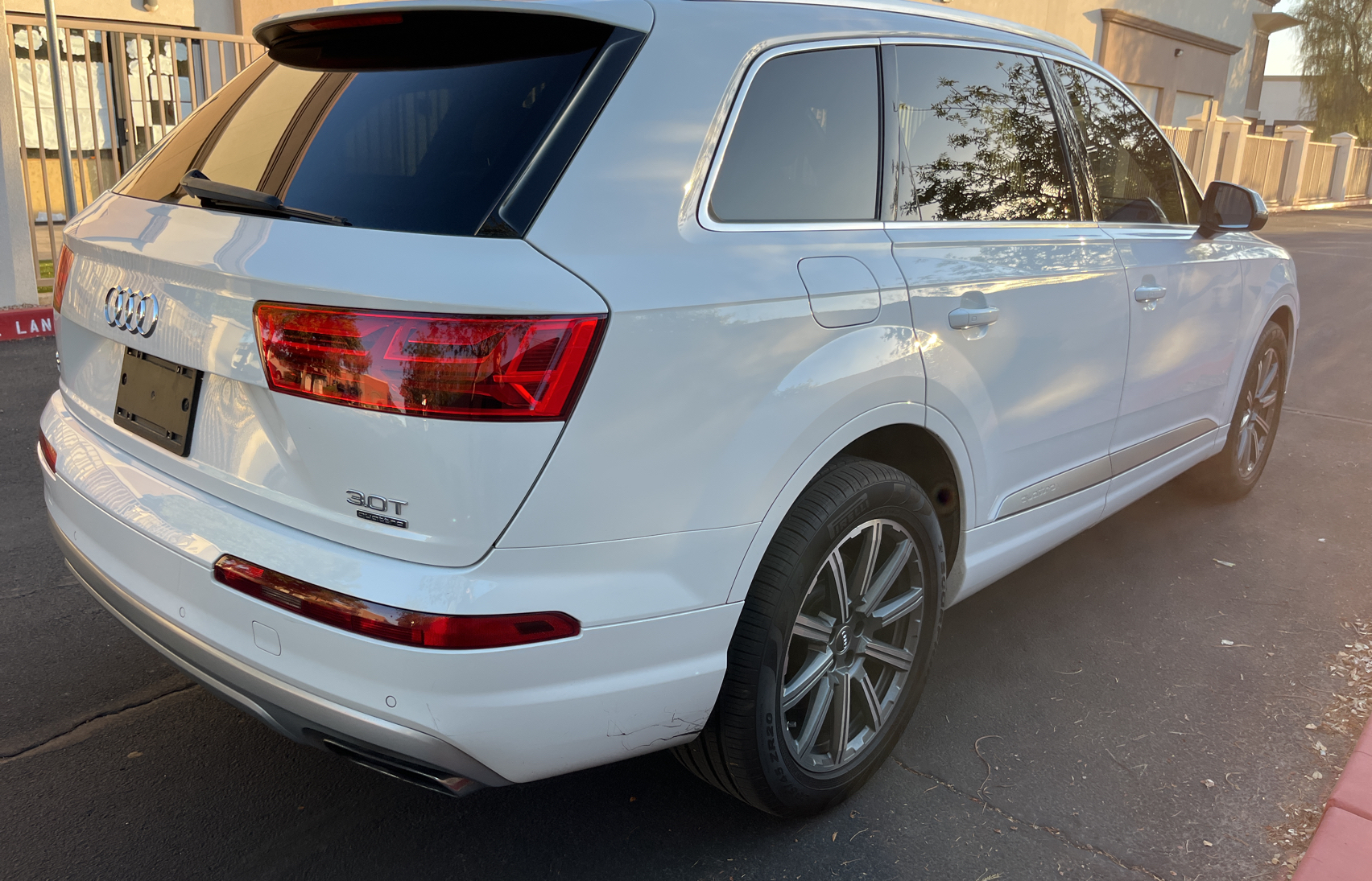 2018 Audi Q7 Premium Plus vin: WA1LAAF7XJD043785