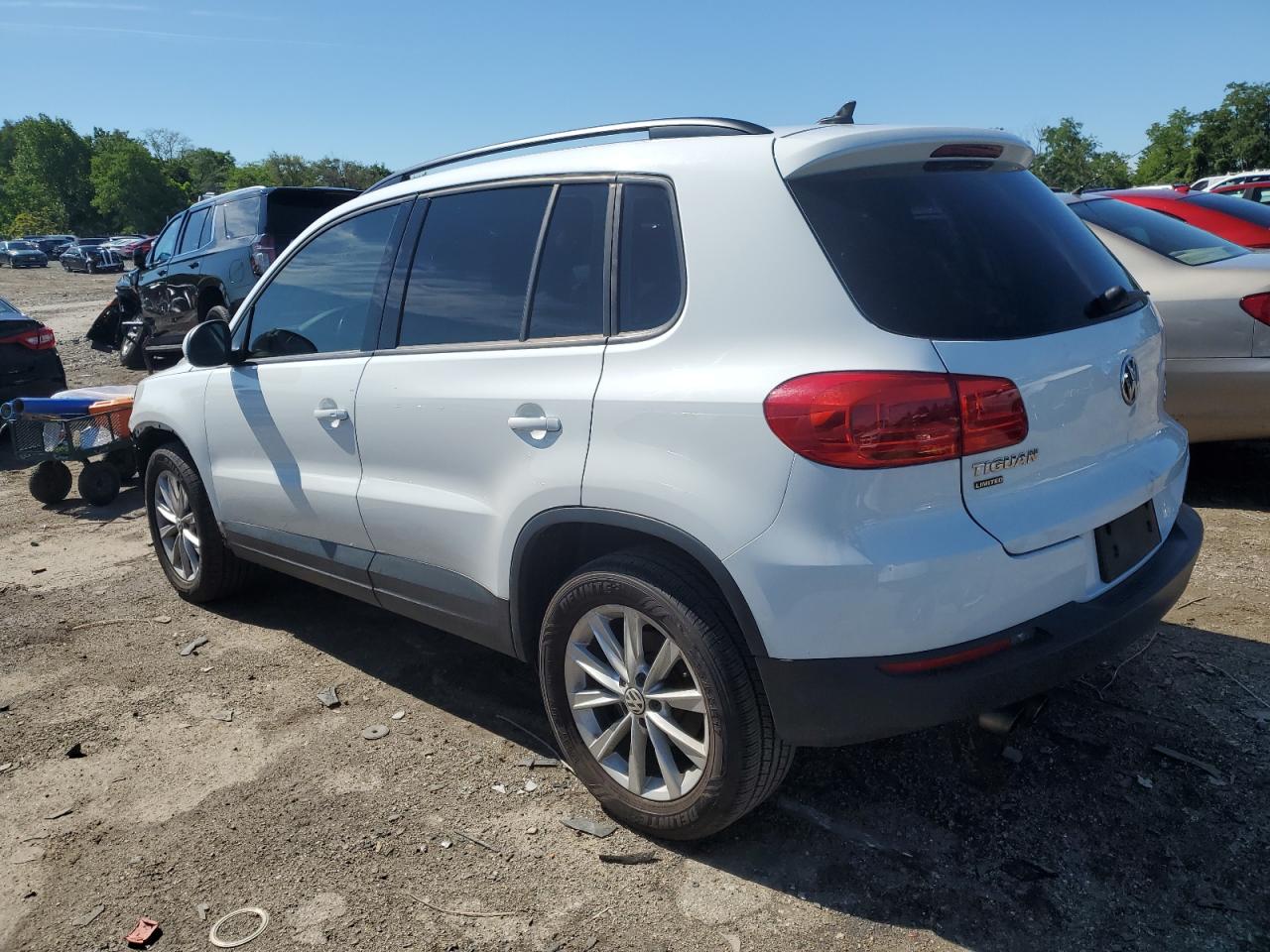 WVGBV7AX6HK044319 2017 VOLKSWAGEN TIGUAN - Image 2