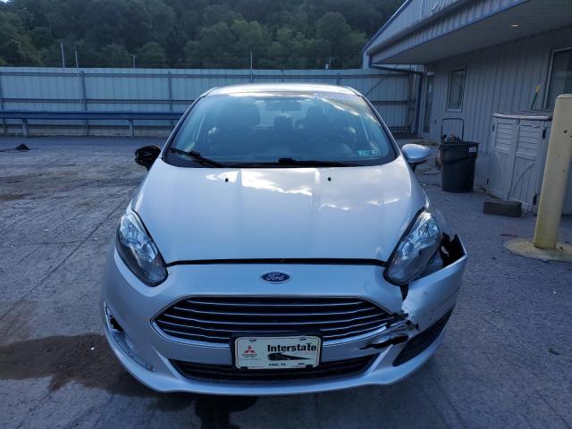  FORD FIESTA 2016 Сріблястий