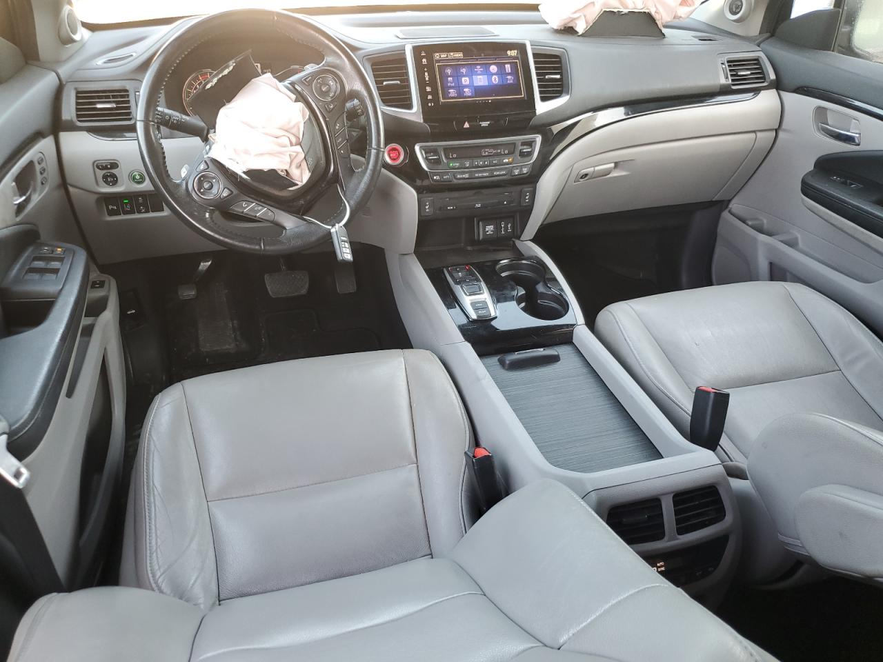 2017 Honda Pilot Touring VIN: 5FNYF5H90HB007996 Lot: 63391184