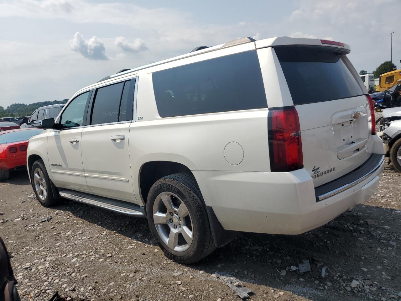 1GNSKKKCXFR141854 2015 CHEVROLET SUBURBAN - Image 2