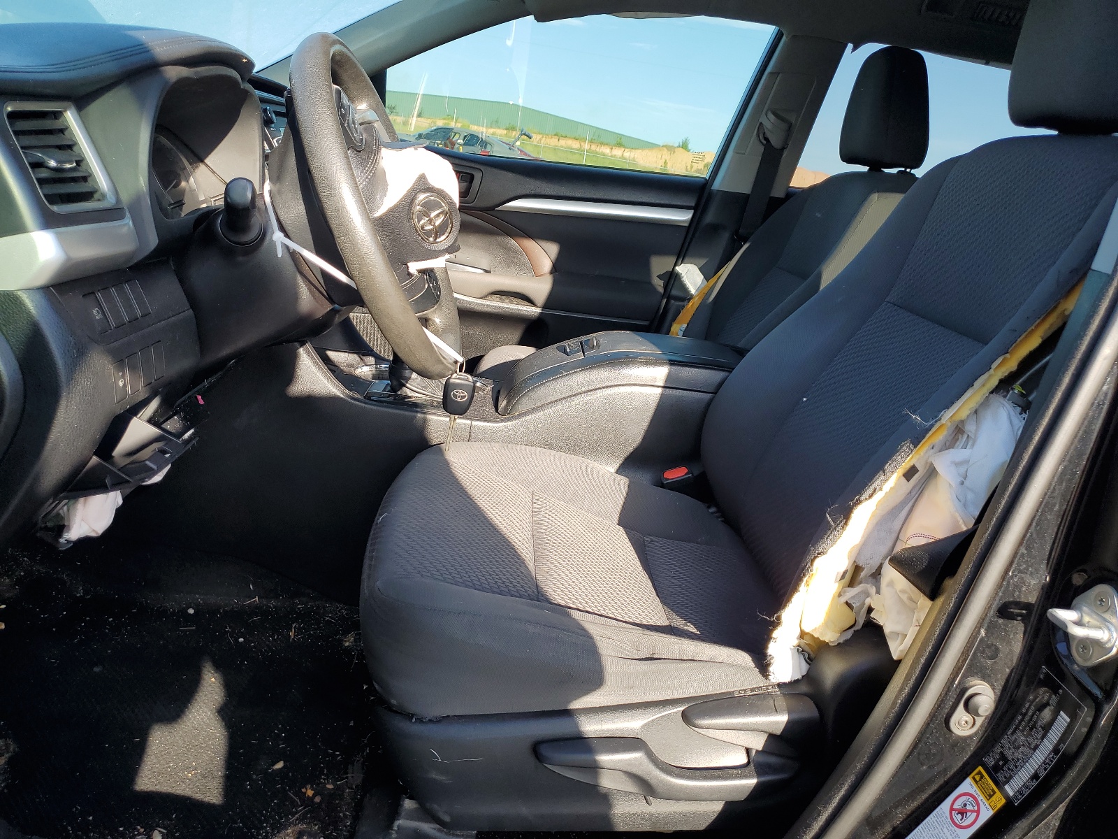 5TDZARFHXJS038856 2018 Toyota Highlander Le