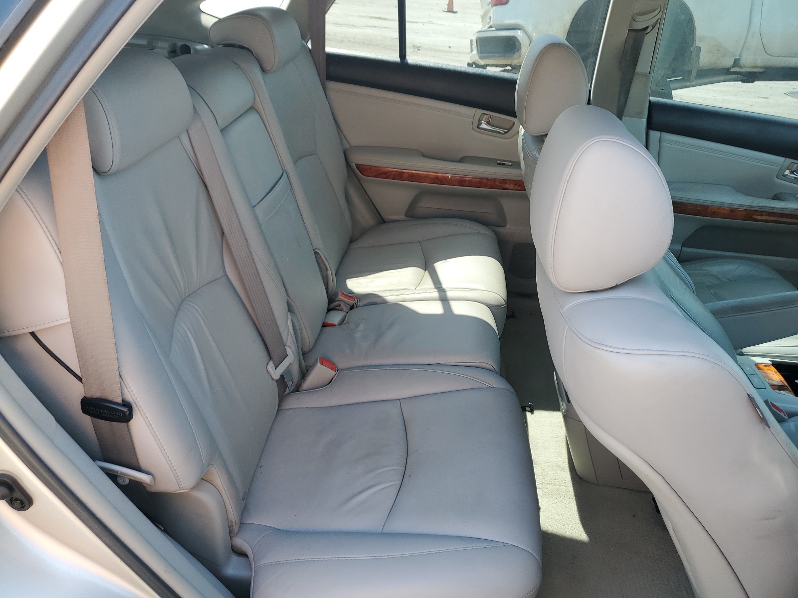 2T2GA31U65C027565 2005 Lexus Rx 330