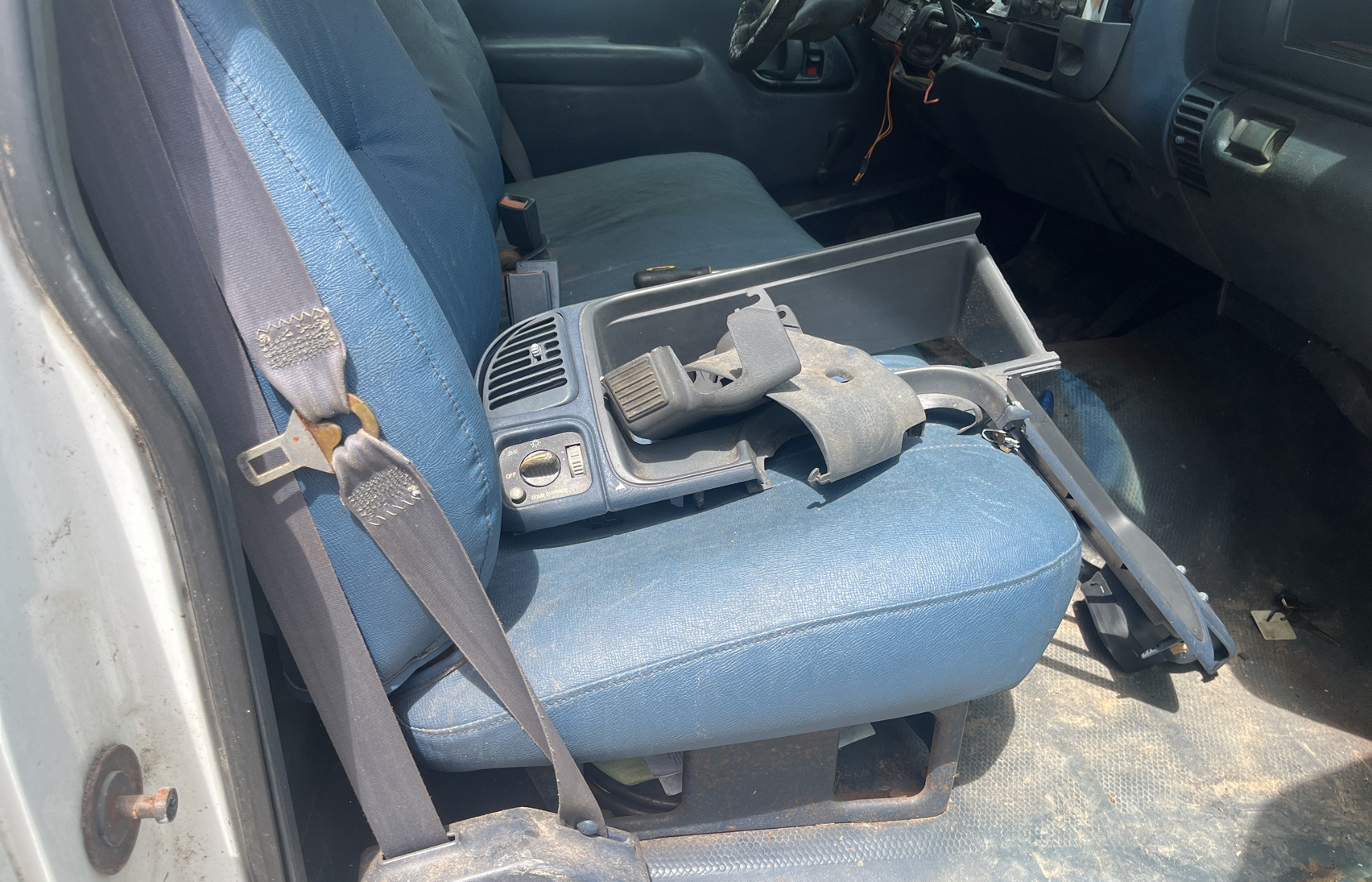 1GCGC24R5WZ208678 1998 Chevrolet Gmt-400 C2500