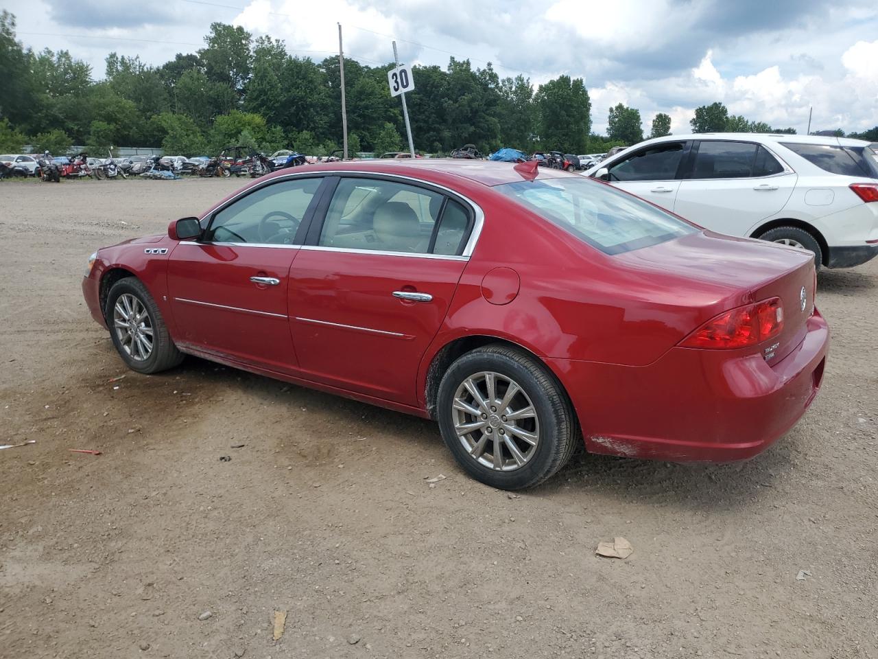 2009 Buick Lucerne - Image 2