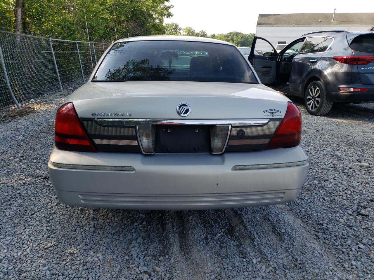 2011 Mercury Grand Marquis Ls VIN: 2MEBM7FV5BX605000 Lot: 61744234