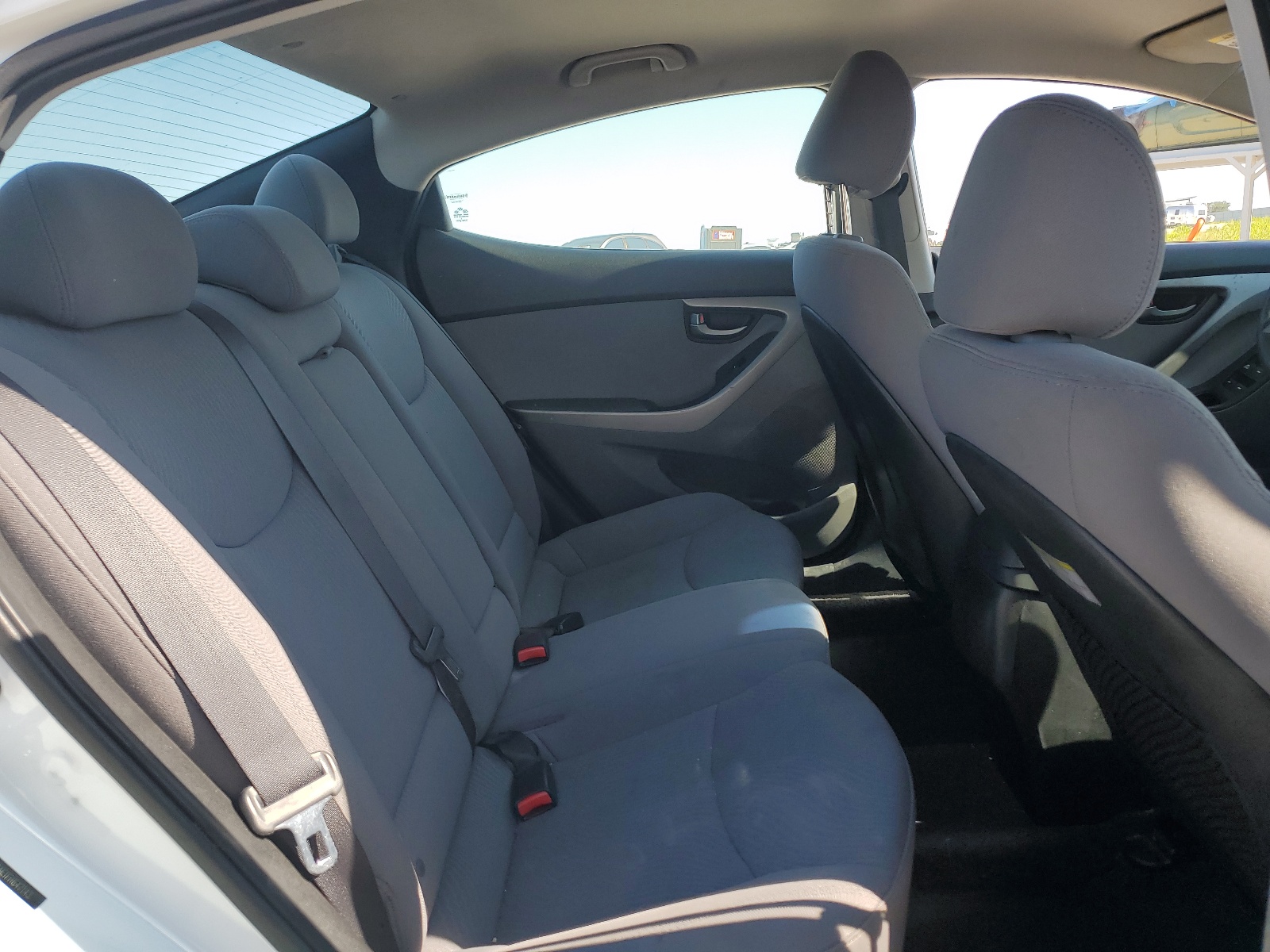 5NPDH4AE1FH647143 2015 Hyundai Elantra Se