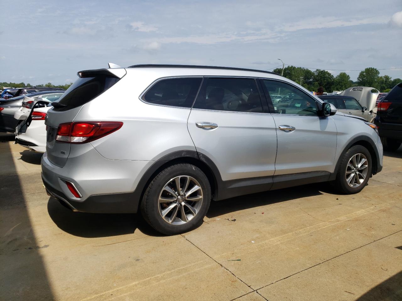 2017 Hyundai Santa Fe Se VIN: KM8SMDHF1HU209583 Lot: 64616094