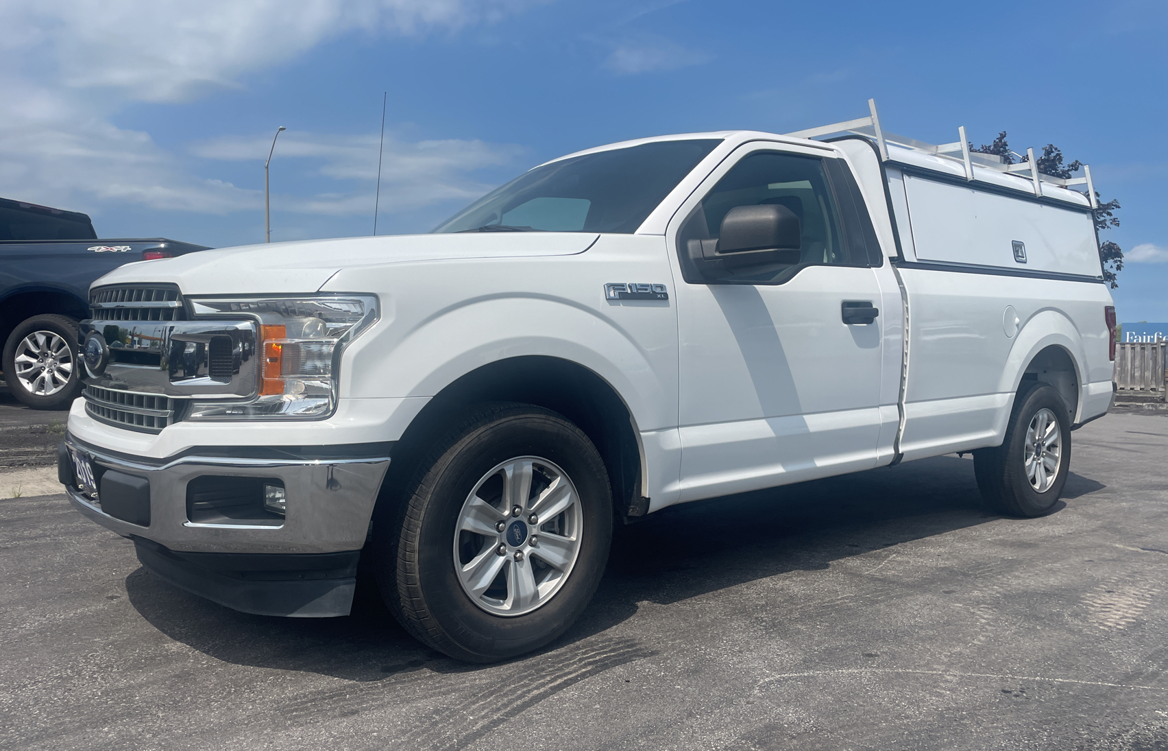 2019 Ford F150 vin: 1FTMF1C52KKD59158