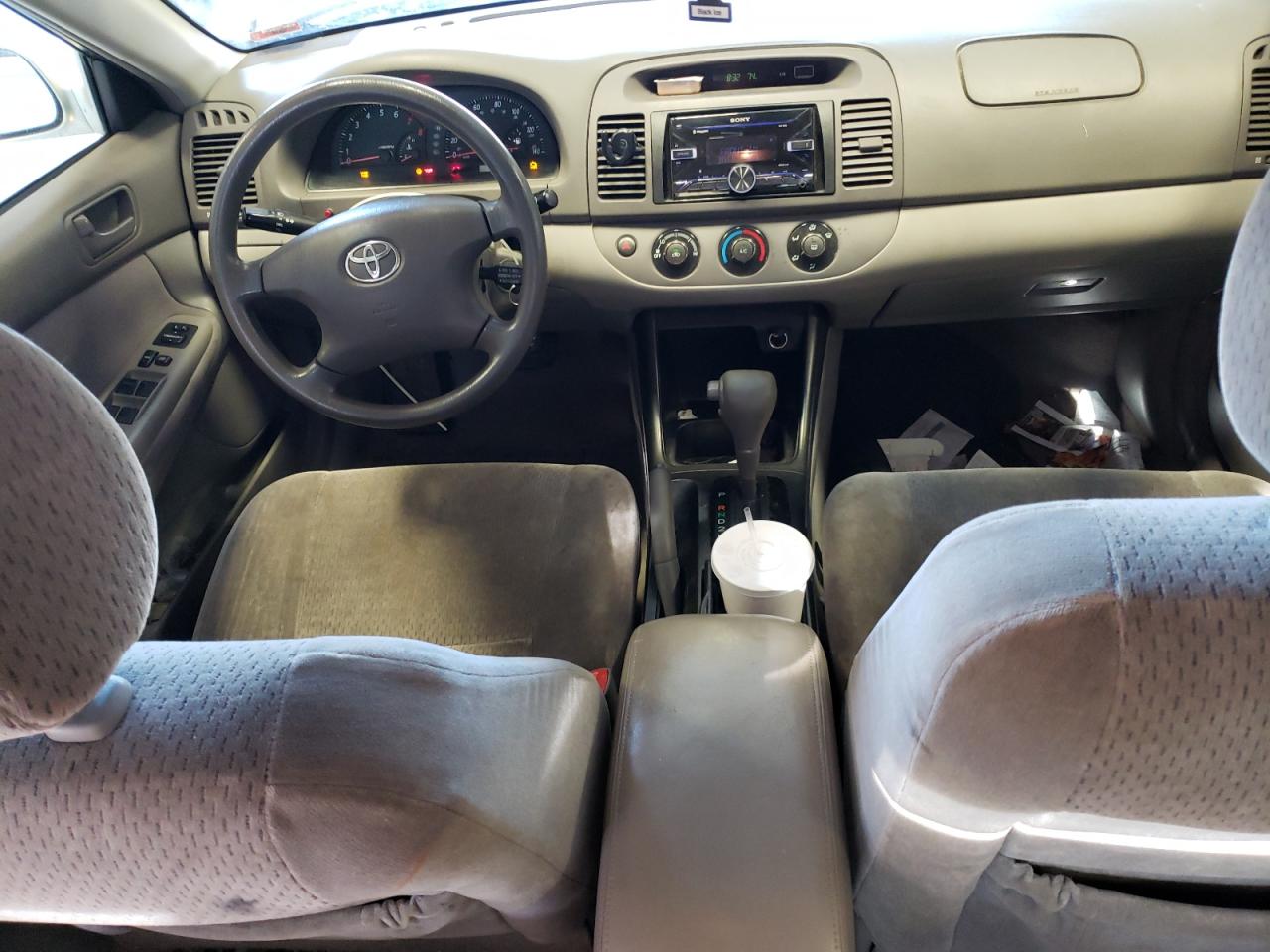 2004 Toyota Camry Le VIN: JTDBE32K440262779 Lot: 64209894