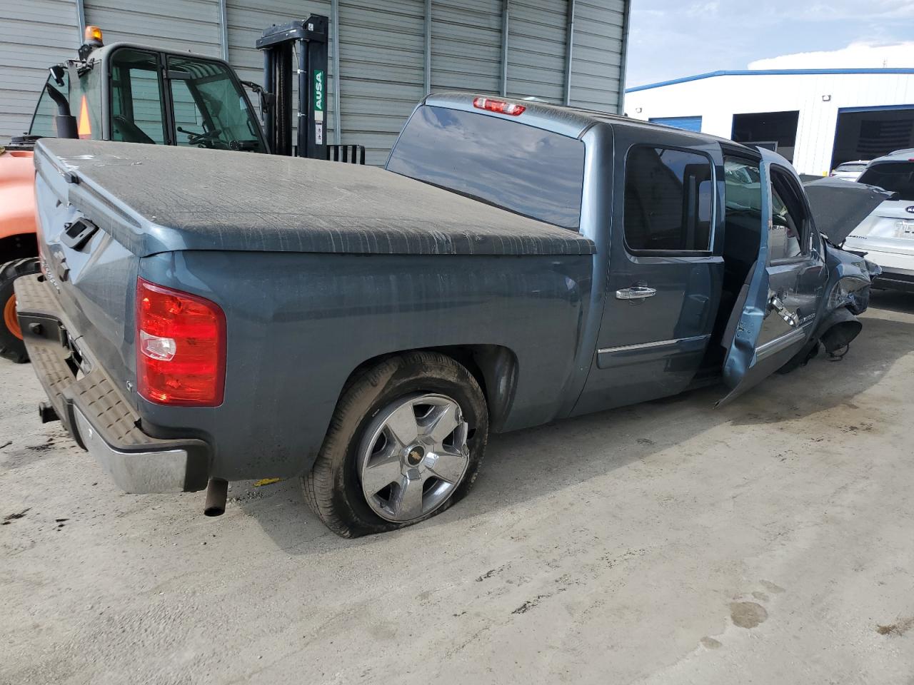 2011 Chevrolet Silverado C1500 Lt VIN: 3GCPCSE00BG397766 Lot: 64408434