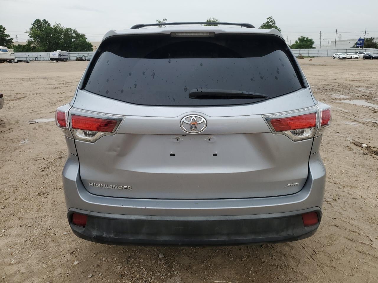 5TDBKRFH4GS244651 2016 Toyota Highlander Le