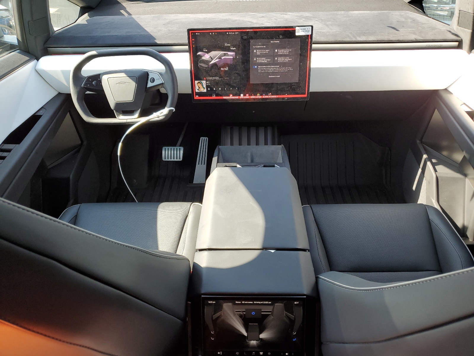 7G2CEHEE8RA016487 2024 Tesla Cybertruck